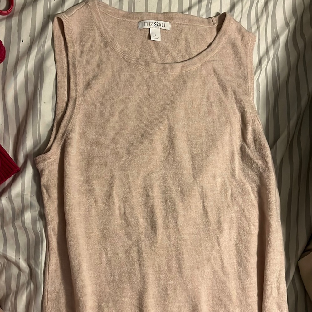 sleeveless shirt